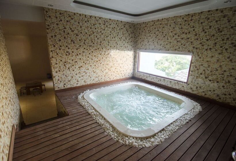 Moonlight Hotel Suites & Spa Vip   High Floor, The Best View In The City Center, Dragon Bridge View