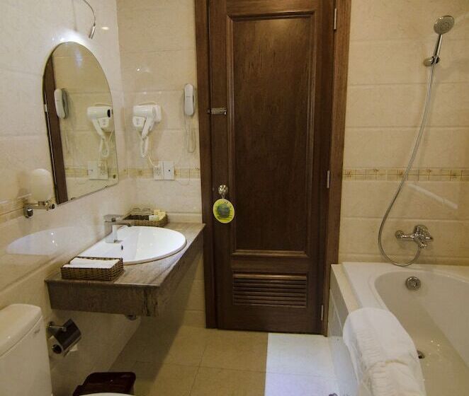 Moonlight Hotel Suites & Spa Vip   High Floor, The Best View In The City Center, Dragon Bridge View