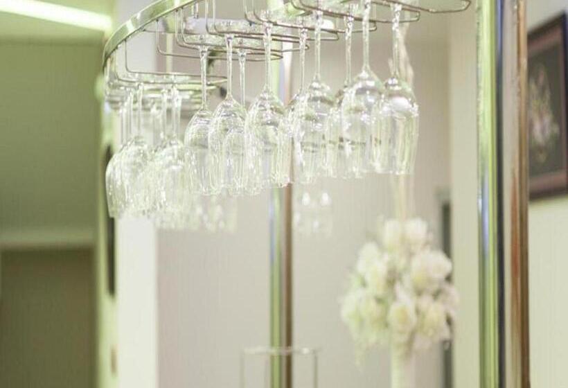 Moonlight Hotel Suites & Spa Vip   High Floor, The Best View In The City Center, Dragon Bridge View