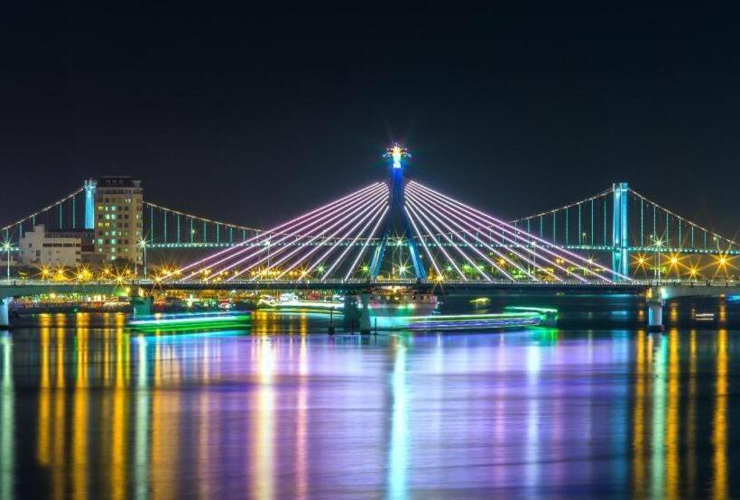 Moonlight Hotel Suites & Spa Vip   High Floor, The Best View In The City Center, Dragon Bridge View