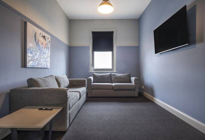 Nightcap At Federal Hotel Mt Gambier