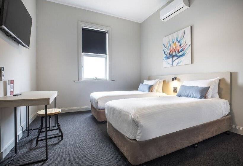 Nightcap At Federal Hotel Mt Gambier