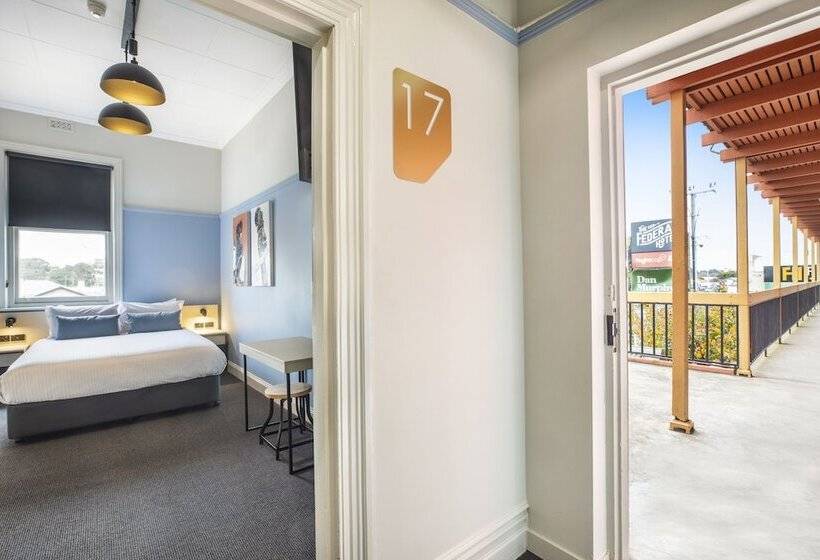 Nightcap At Federal Hotel Mt Gambier