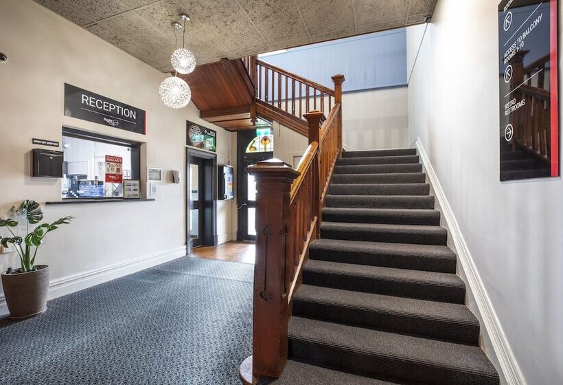 Nightcap At Federal Hotel Mt Gambier