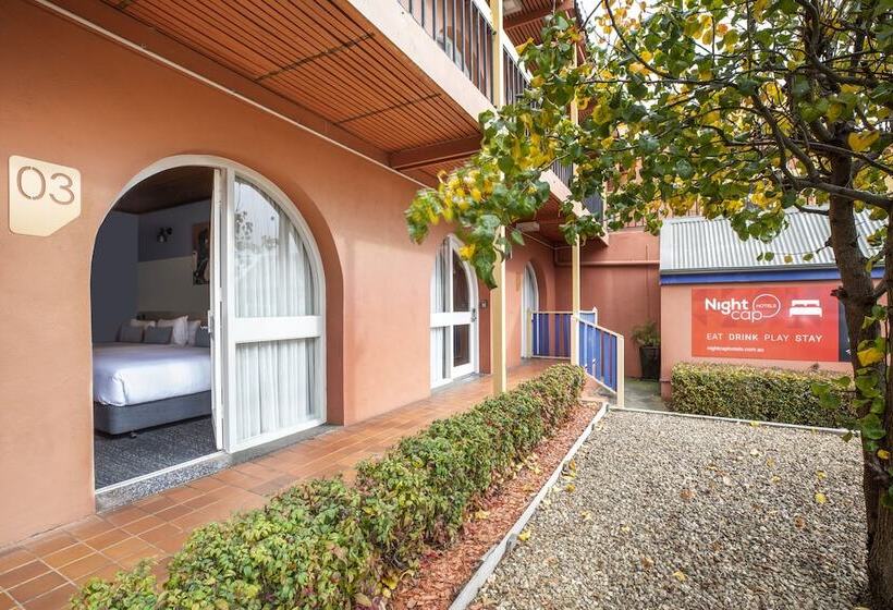 Nightcap At Federal Hotel Mt Gambier