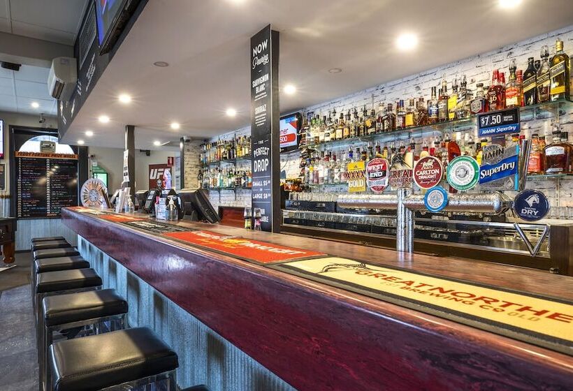 Nightcap At Federal Hotel Mt Gambier