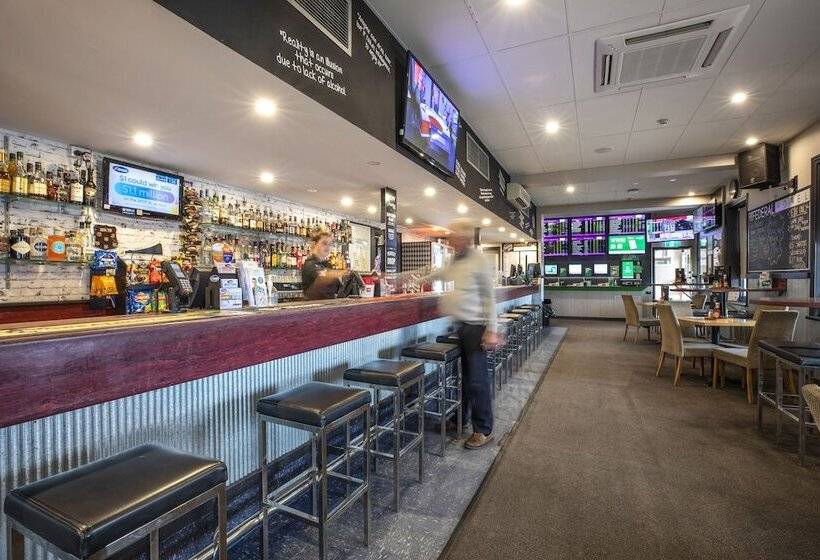 Nightcap At Federal Hotel Mt Gambier