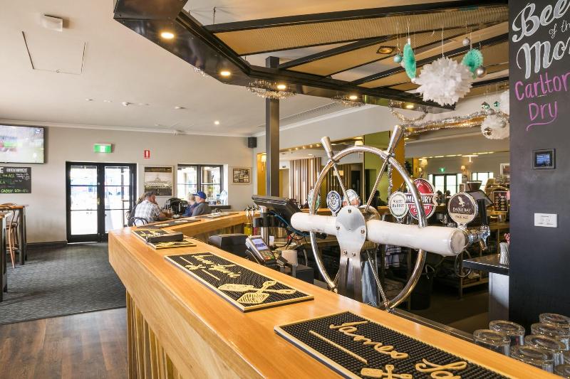 فندق Nightcap At The Ship Inn