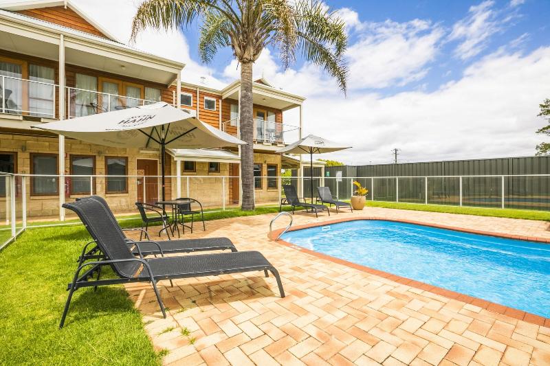 فندق Nightcap At The Ship Inn