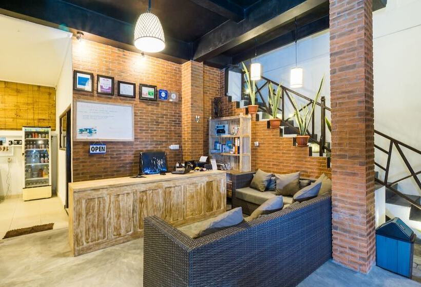 فندق Nyuh Gading Home Stay