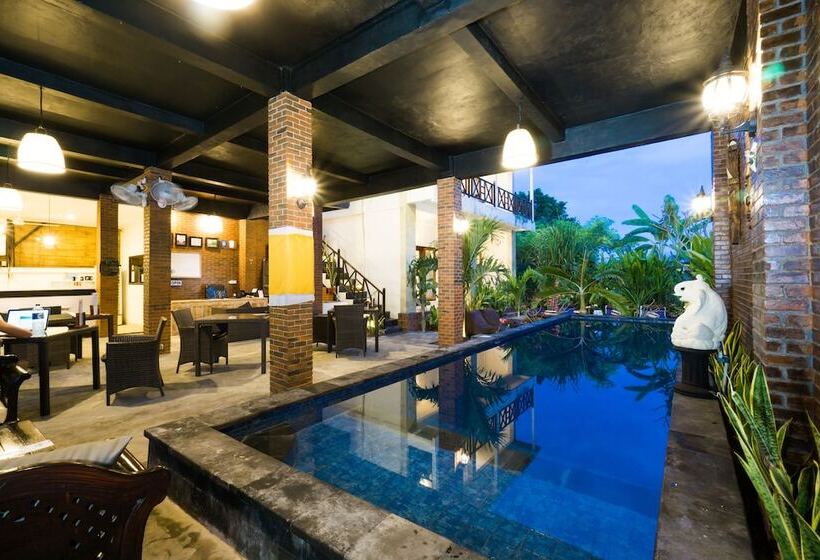 فندق Nyuh Gading Home Stay