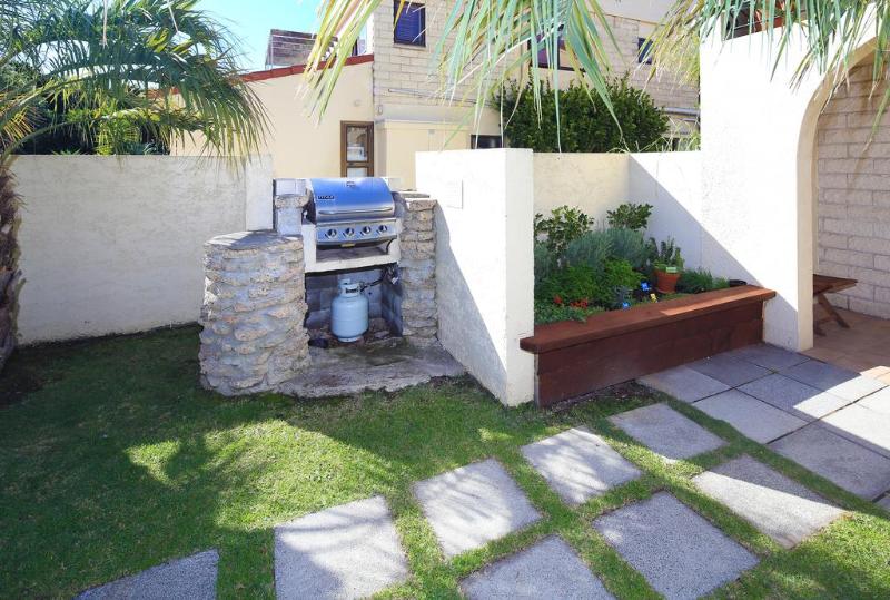 בית מלון כפרי Onetangi Beach Apartments