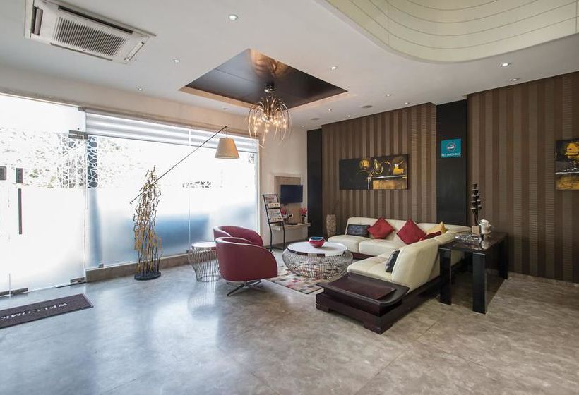 בית מלון כפרי Oyo Premium Raja Park