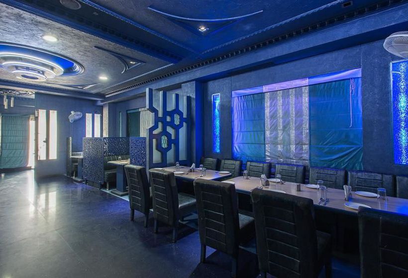 בית מלון כפרי Oyo Premium Raja Park