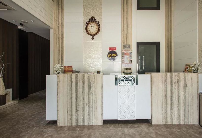 בית מלון כפרי Oyo Premium Raja Park