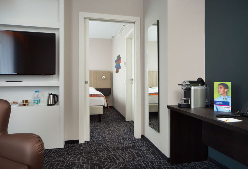 Отель Demidov Plaza