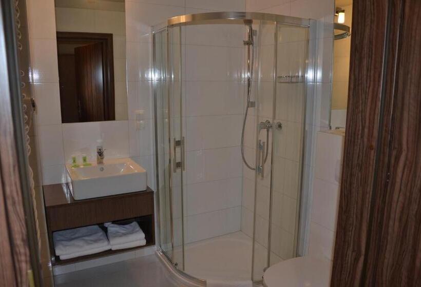 ホテル Pod Dębem