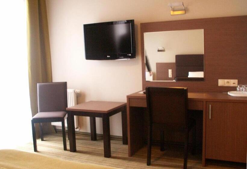 ホテル Pod Dębem