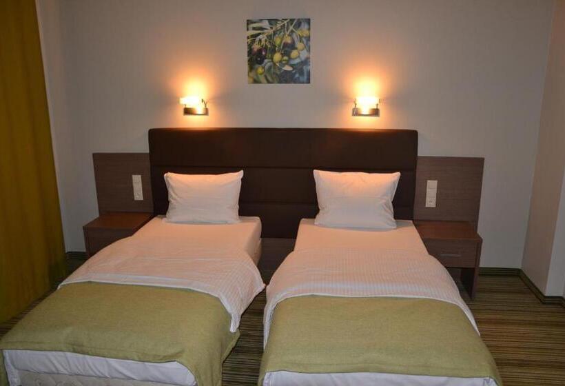 ホテル Pod Dębem