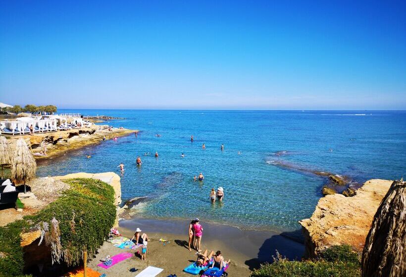 فندق Porto Greco Village Beach