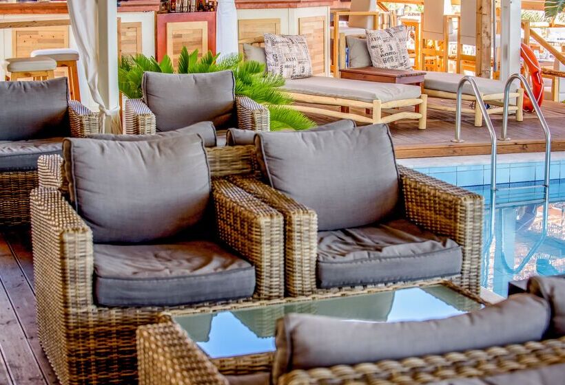 فندق Porto Greco Village Beach