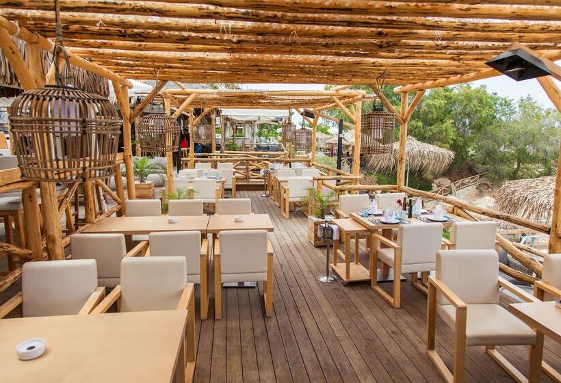 فندق Porto Greco Village Beach