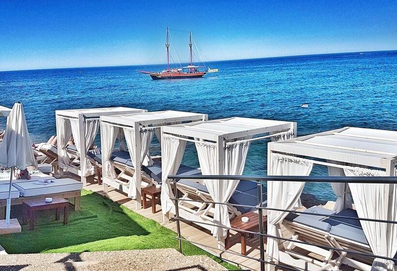 فندق Porto Greco Village Beach