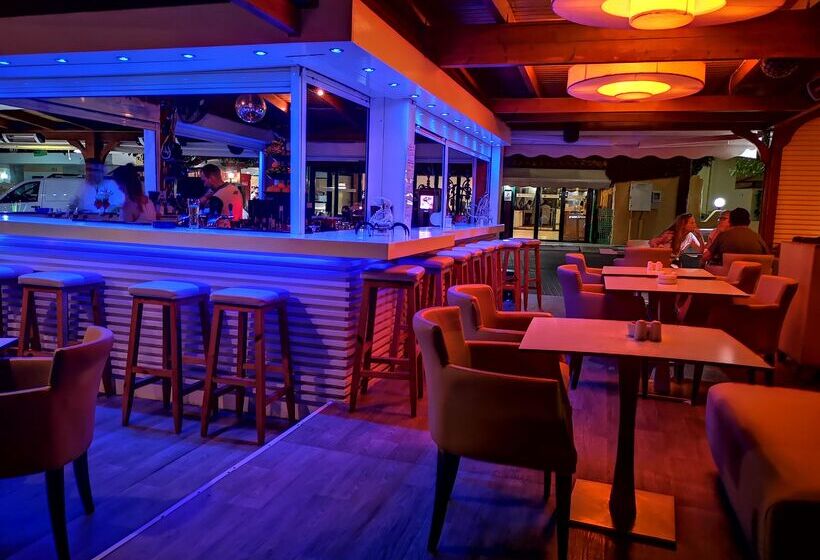 فندق Porto Greco Village Beach