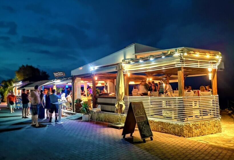 فندق Porto Greco Village Beach