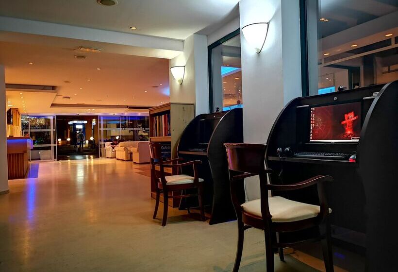 فندق Porto Greco Village Beach