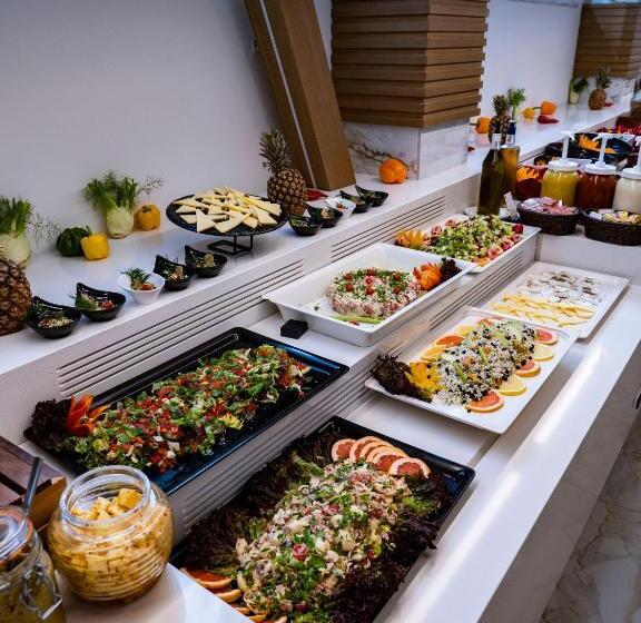 فندق Porto Greco Village Beach