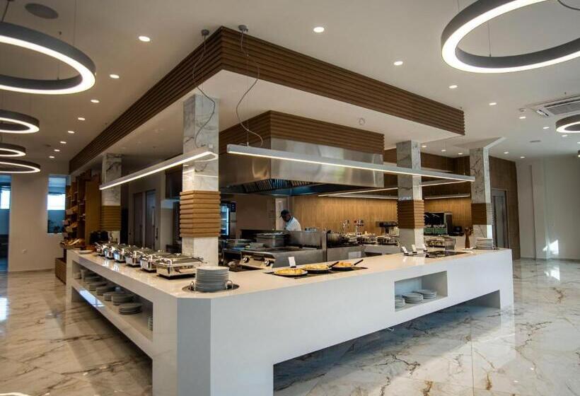 فندق Porto Greco Village Beach