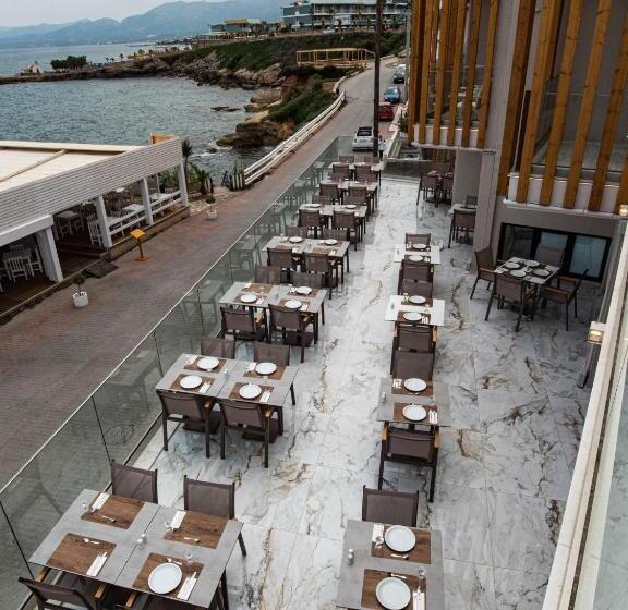 فندق Porto Greco Village Beach