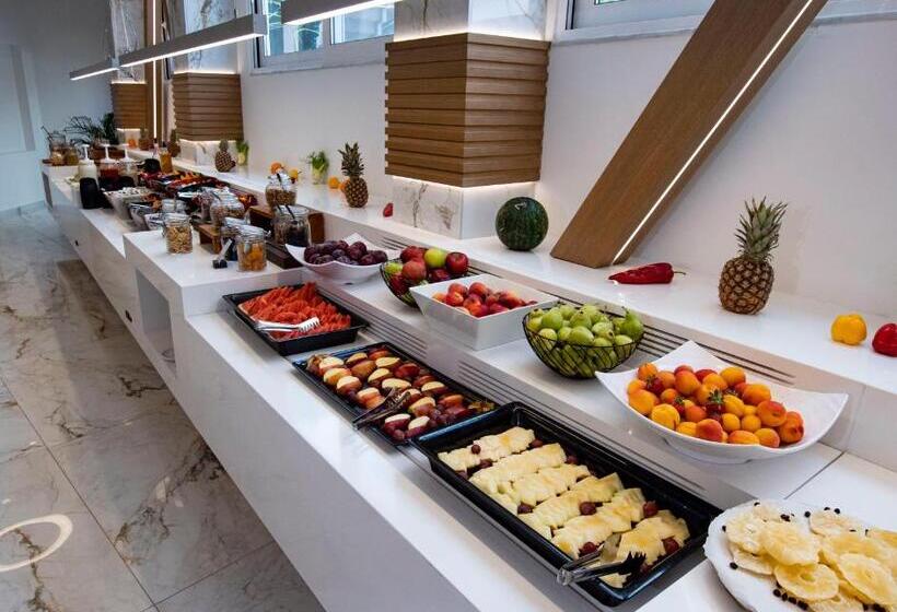 فندق Porto Greco Village Beach