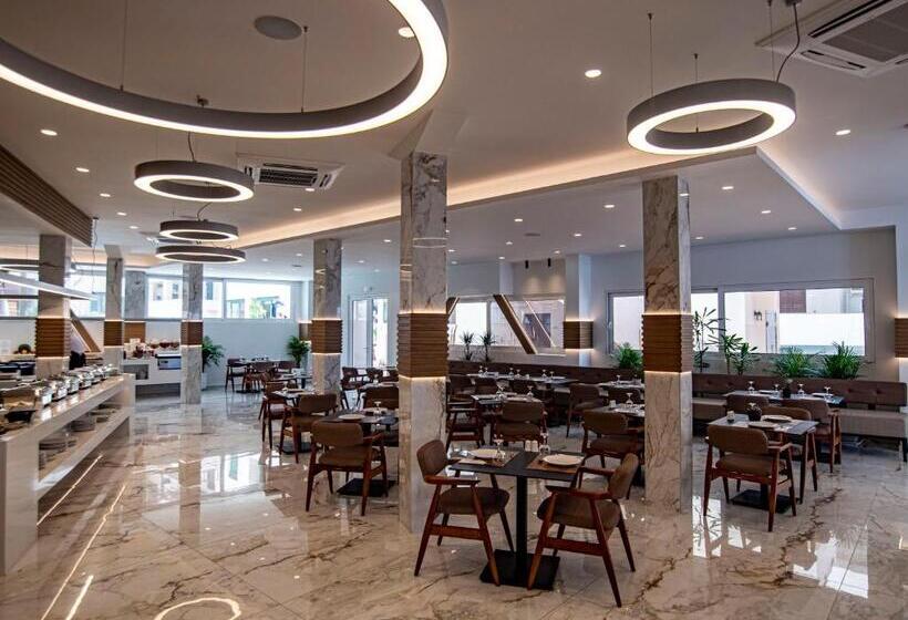 فندق Porto Greco Village Beach