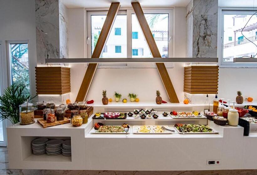 فندق Porto Greco Village Beach