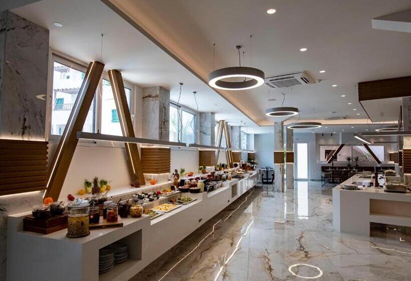 فندق Porto Greco Village Beach