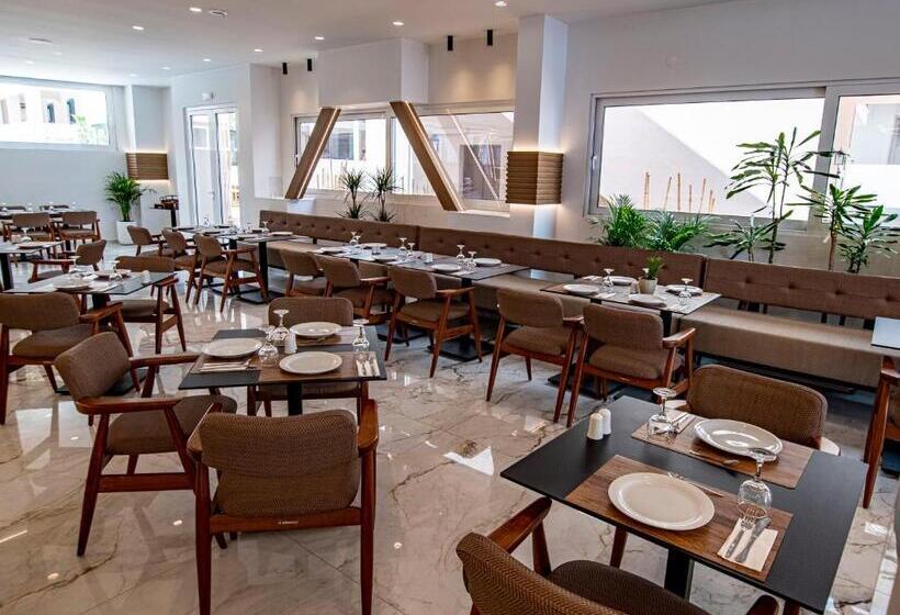 فندق Porto Greco Village Beach