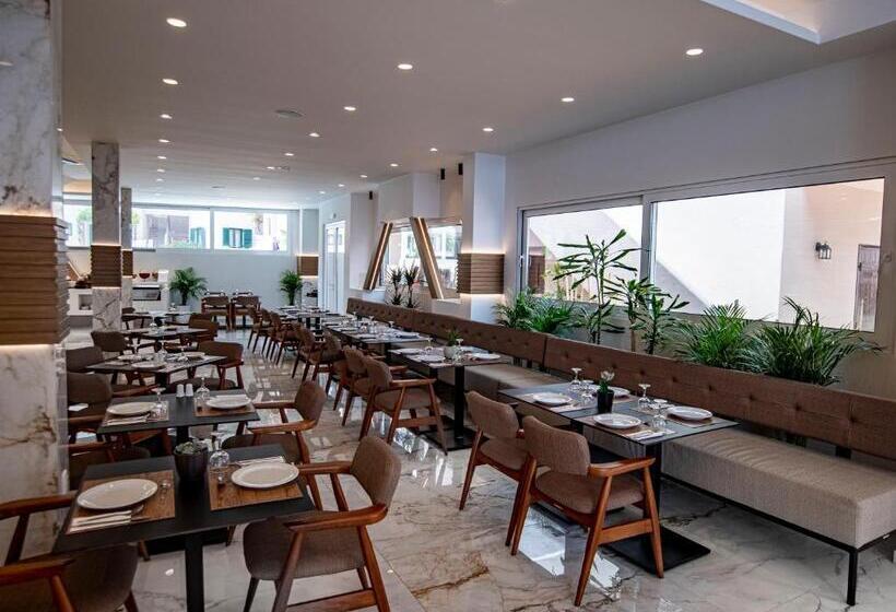 فندق Porto Greco Village Beach