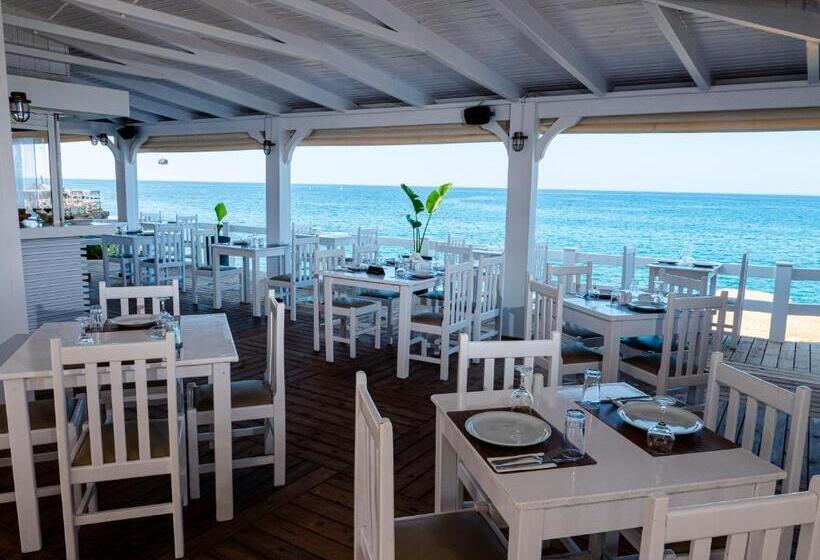 فندق Porto Greco Village Beach