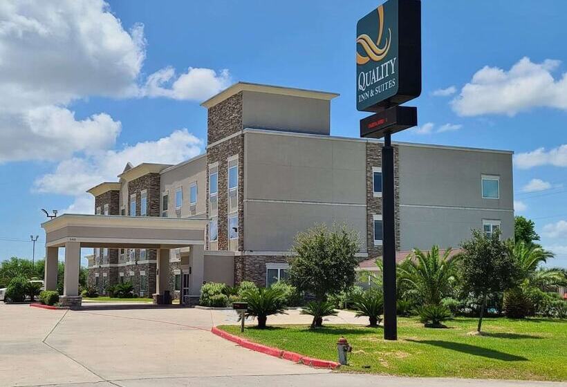 Отель Quality Inn & Suites Victoria East