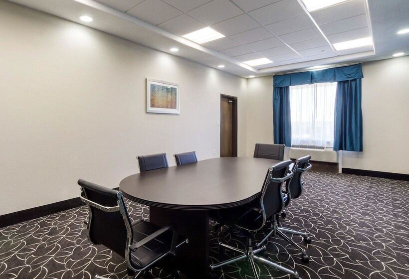 Отель Quality Inn & Suites Victoria East