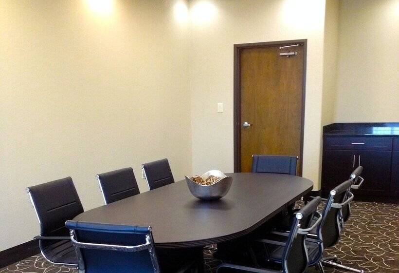 Отель Quality Inn & Suites Victoria East