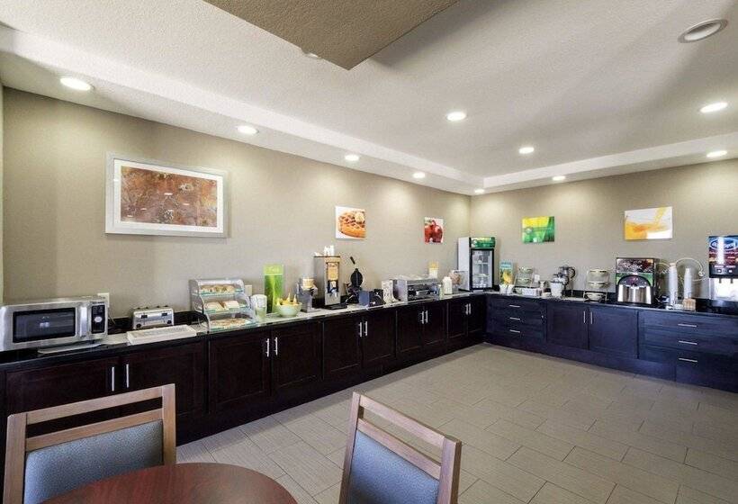 Отель Quality Inn & Suites Victoria East