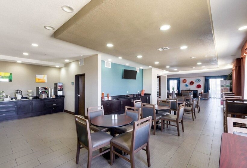 Отель Quality Inn & Suites Victoria East