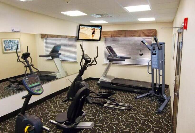 Отель Quality Inn & Suites Victoria East