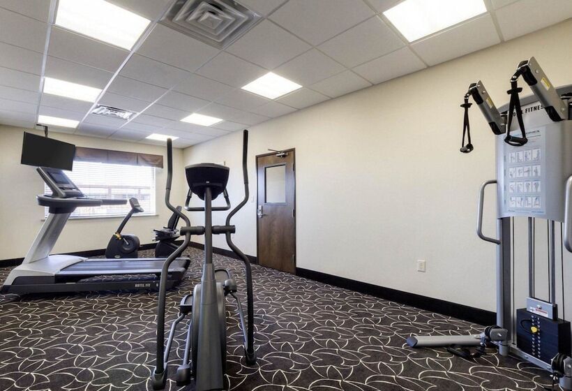 Отель Quality Inn & Suites Victoria East