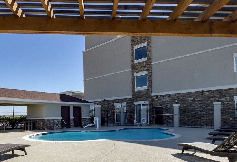 Отель Quality Inn & Suites Victoria East