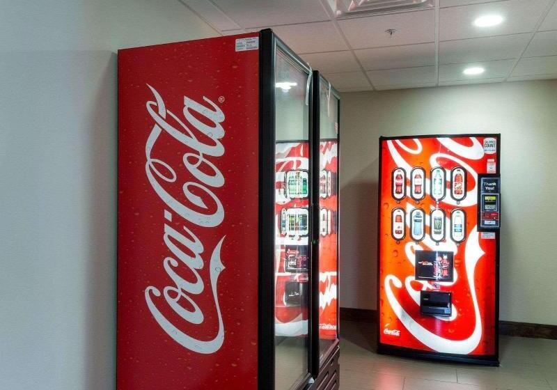 Отель Quality Inn & Suites Victoria East