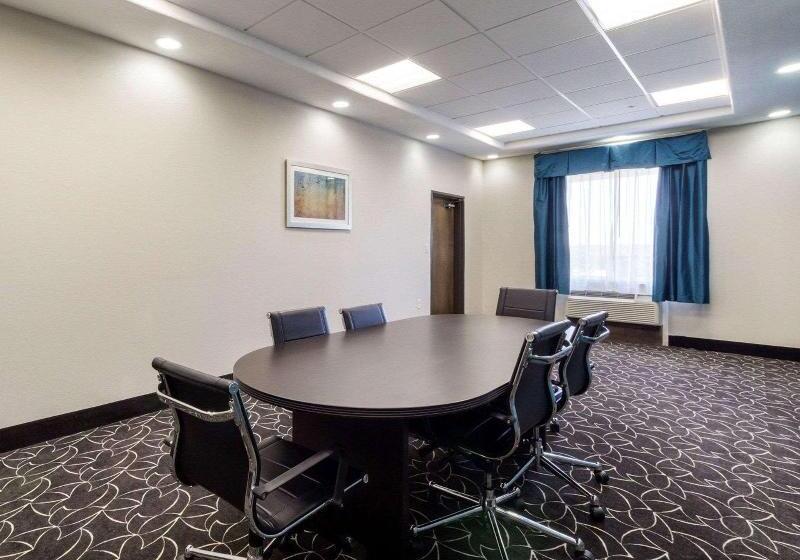 Отель Quality Inn & Suites Victoria East